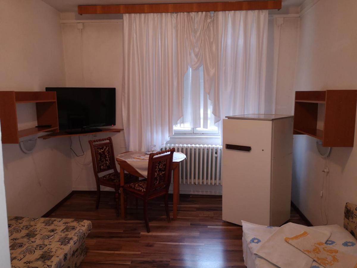 Hotel Biela Labut à Michalovce Extérieur photo