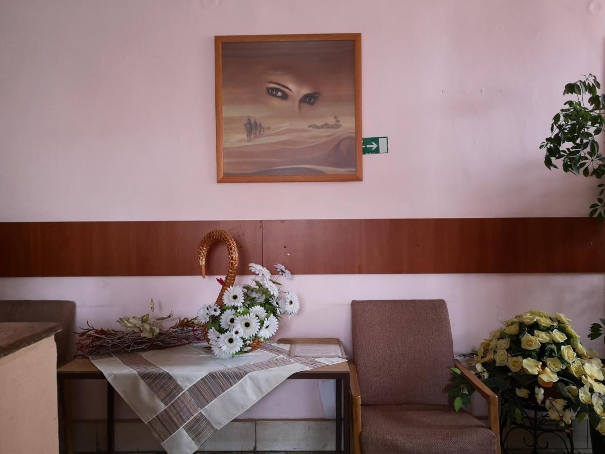 Hotel Biela Labut à Michalovce Extérieur photo