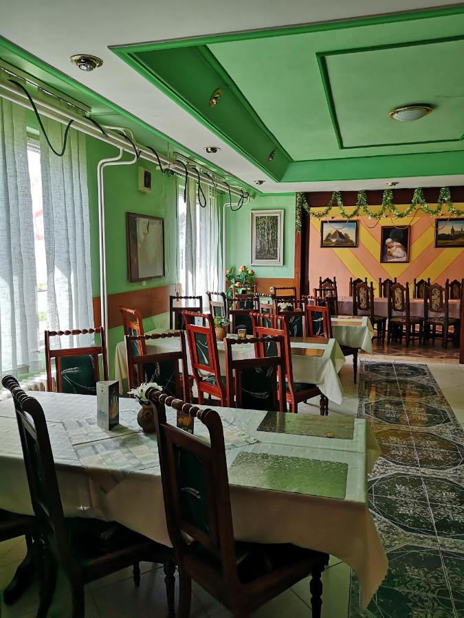 Hotel Biela Labut à Michalovce Extérieur photo